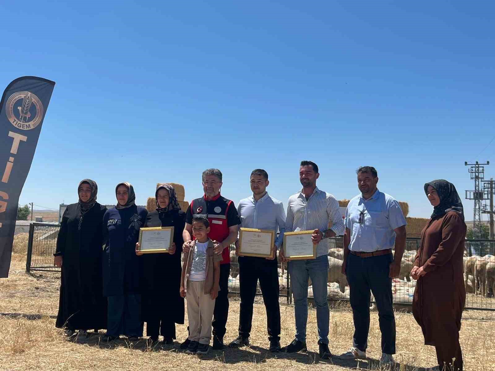 bakan-yumakli-bin-600-ureticimize-toplam-160-bin-kucukbas-hayvani-teslim-edecegiz