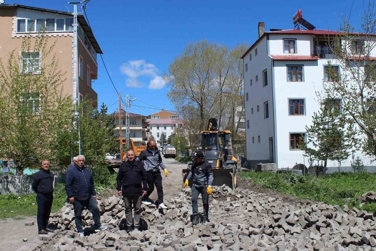 hanak-ilcesinde-kilit-parke-calismalari-basladi