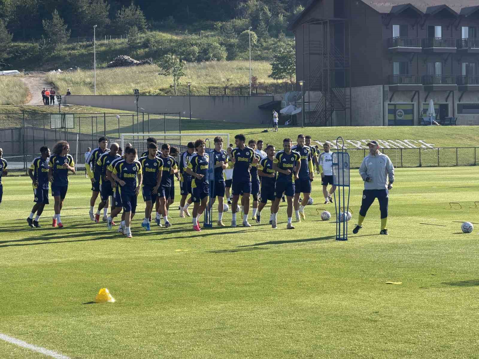fenerbahce-topuk-yaylasi-nda-calismalarini-surduruyor