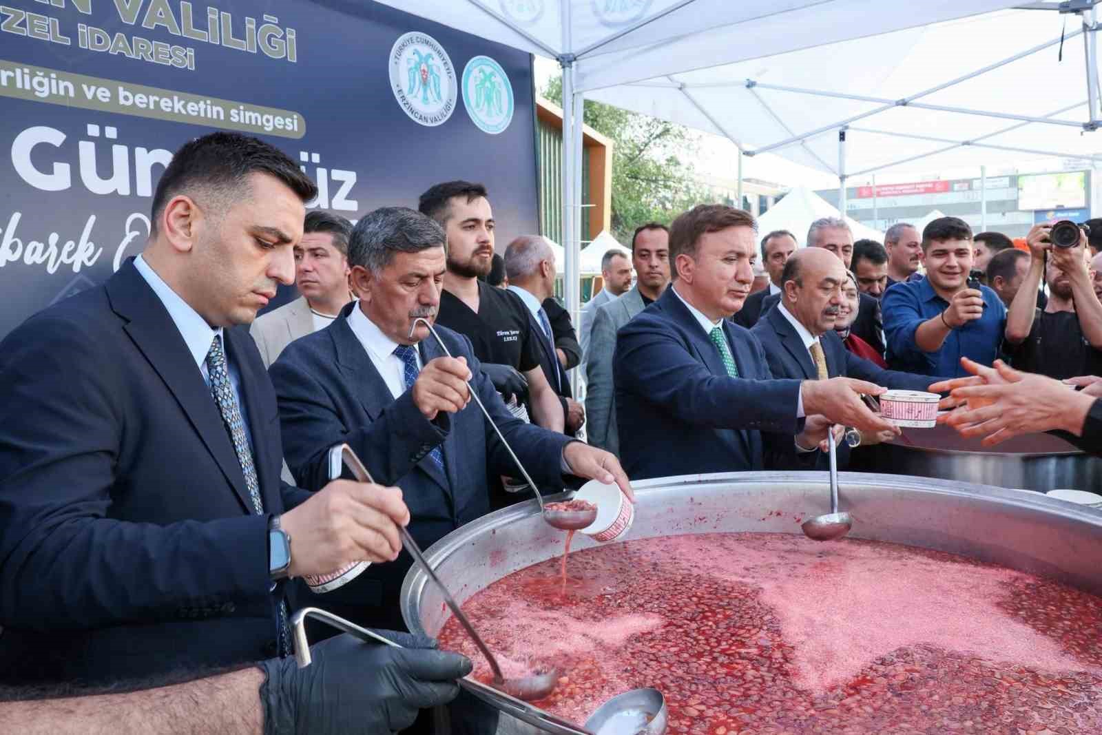 erzincan-da-vatandaslara-asure-ikram-edildi