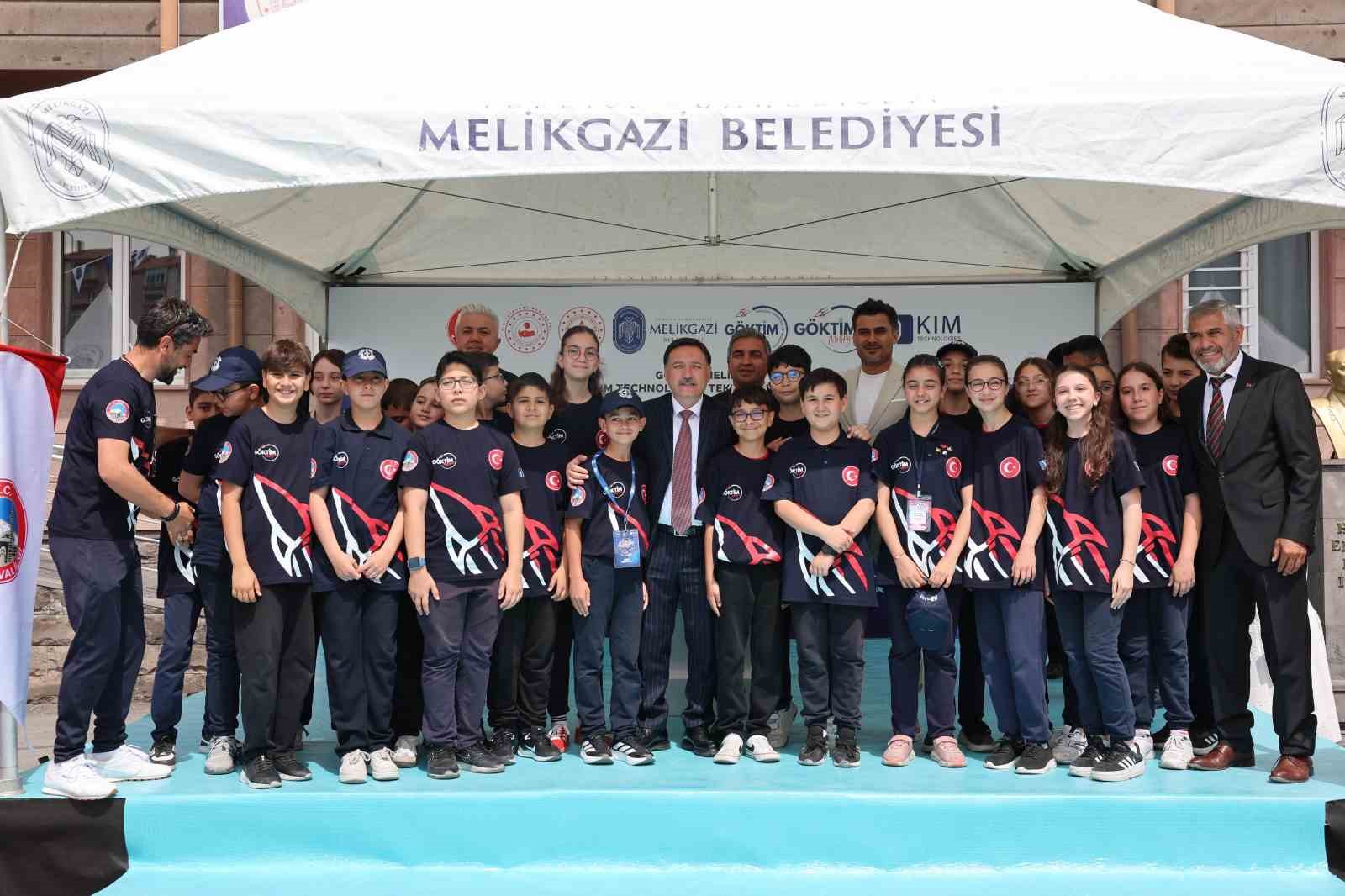 izzet-ozsuzkaya-ortaokulu-nda-goktim-teknoloji-atolyesi-acildi