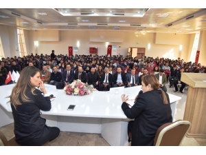 İzmit’te Genç Vefa Söyleşileri Başladı