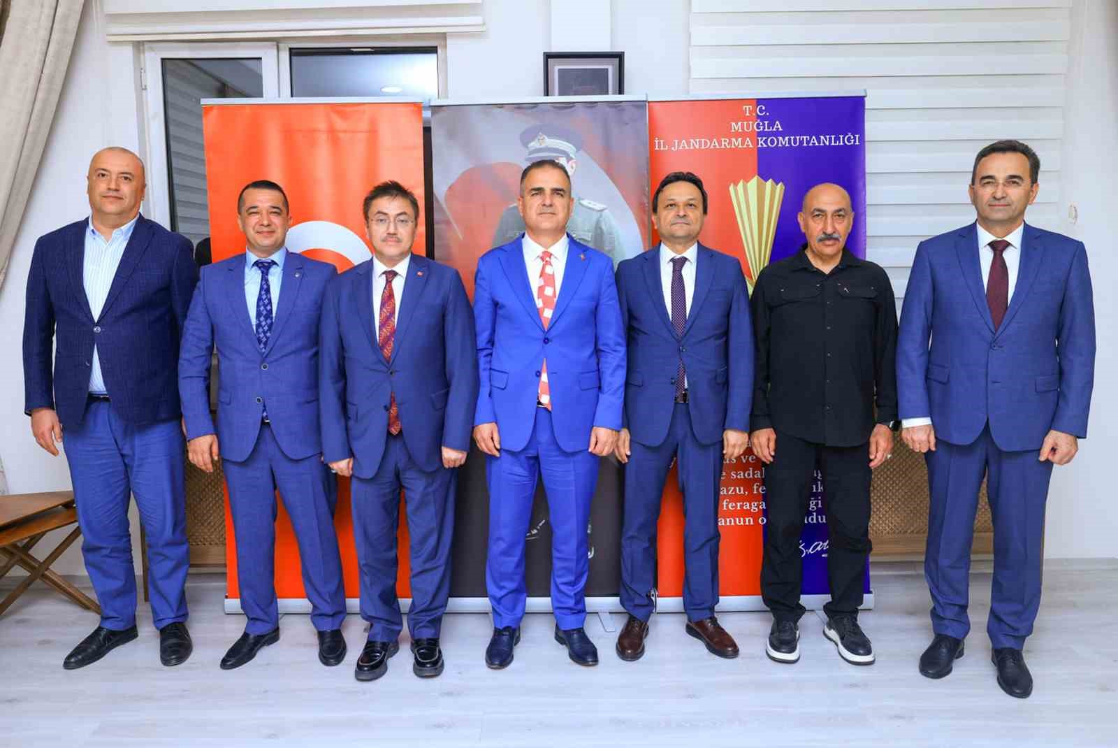 vali-akbiyik-tayini-cikan-yargi-mensuplari-icin-duzenlenen-veda-programina-katildi