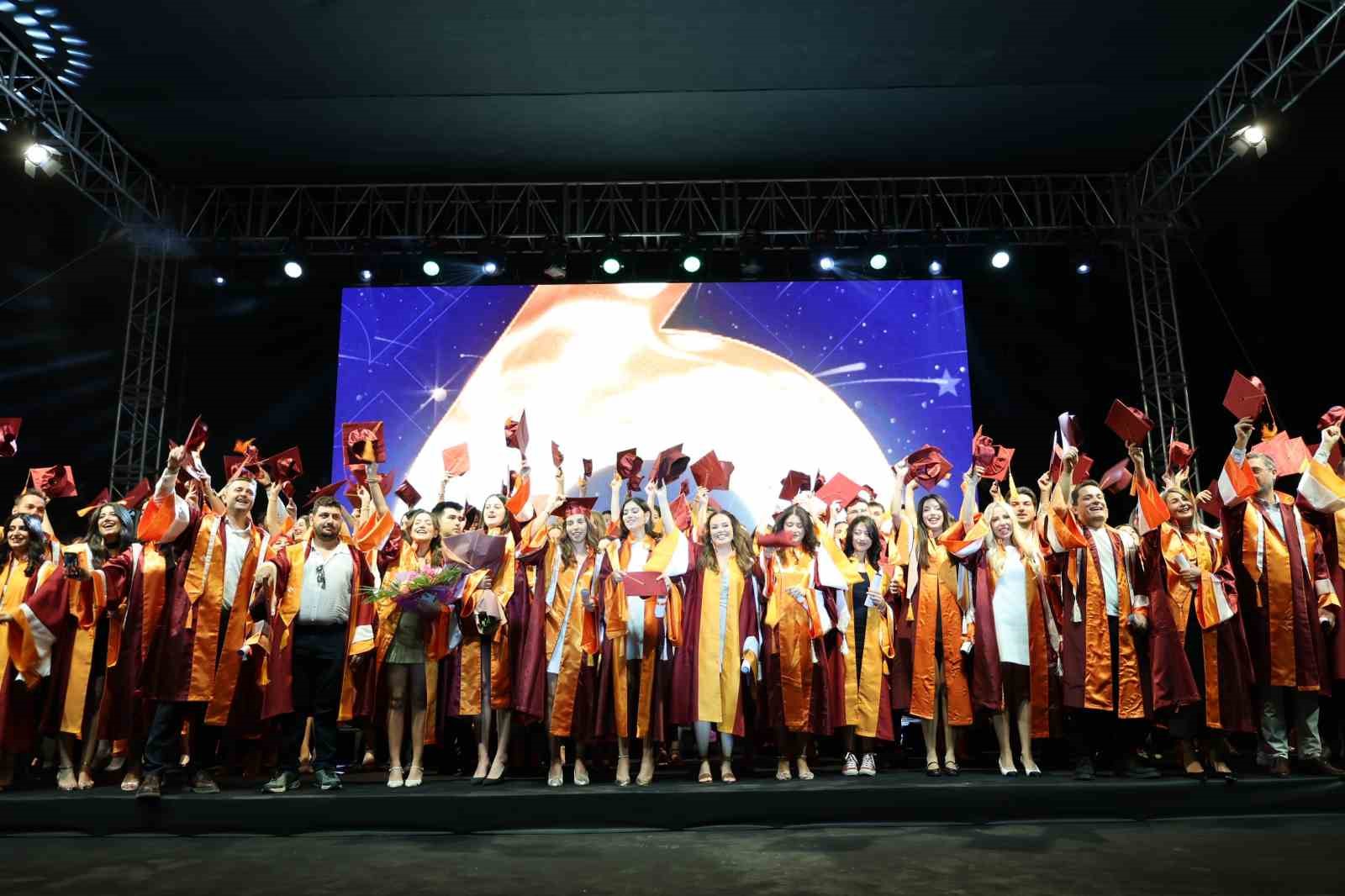 ieu-de-uzmanlik-yolculugu-diplomayla-taclandi