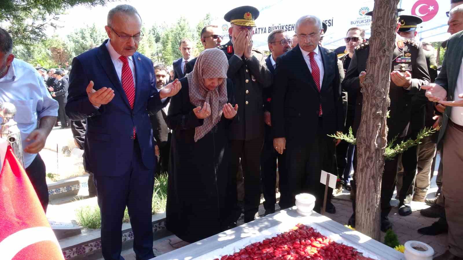 malatya-da-15-temmuz-sehitleri-mezarlari-basinda-anildi