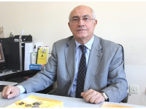 Prof. Dr. Güler: "Fruktoz Şekeri Arı Ömrünü Kısaltıyor"