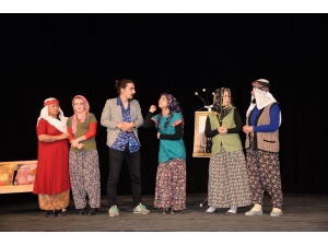 Sağlık Çalışanları ’Erkekler Köyü’ Oyunuyla Tam Not Aldı