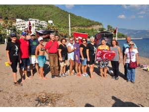 Atatürk’e Saygı İçin Yüzdüler