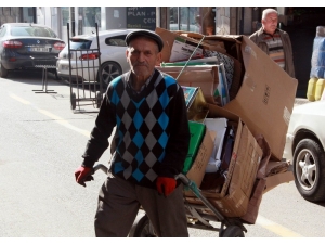 68’lik Dede Gençlere Meydan Okuyor