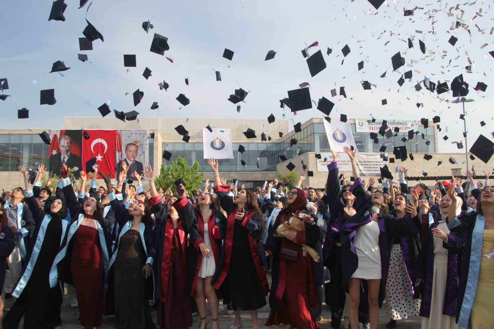 odu-de-3-bin-200-ogrencinin-mezuniyet-heyecani