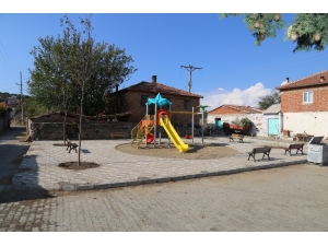 Burhaniye’de Kırsal Mahalleye Park Yapıldı