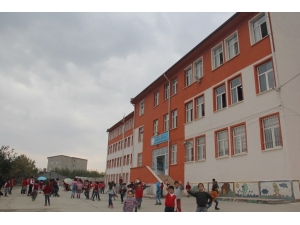 Kulp Belediyesi İlköğretim Okulu Binasını Yeniledi