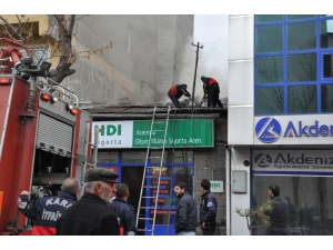 Kars’ta, Bir İşyerinde Çıkan Yangın Kısa Sürede Söndürüldü