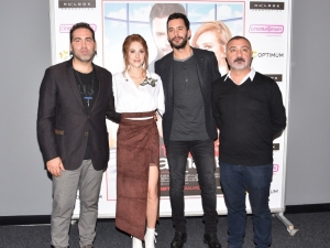 ’Mutluluk Zamanı’nın İzmir Galasına Büyük İlgi