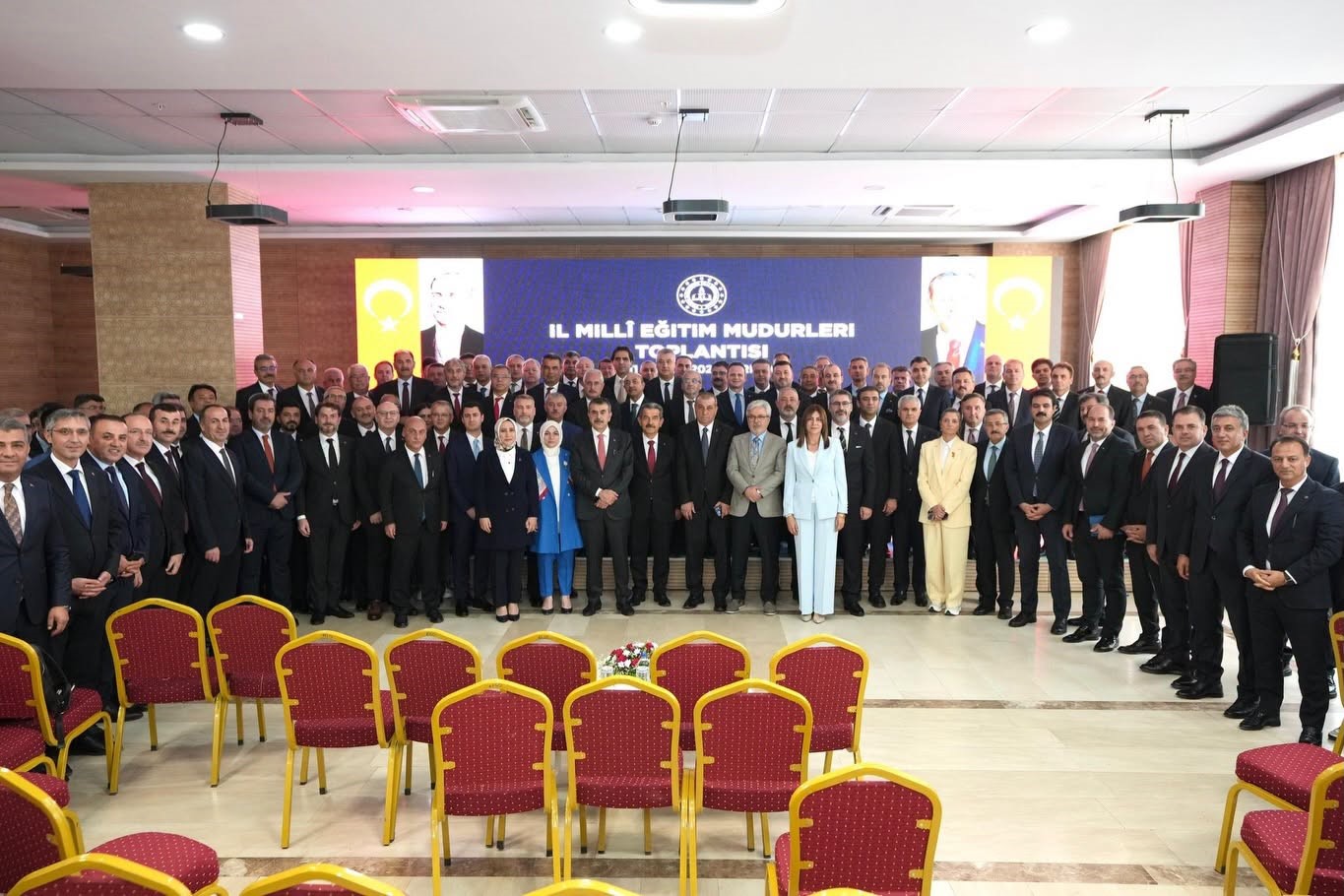 il-muduru-simsek-81-ilin-egitim-zirvesinde-bilecik-i-temsil-etti