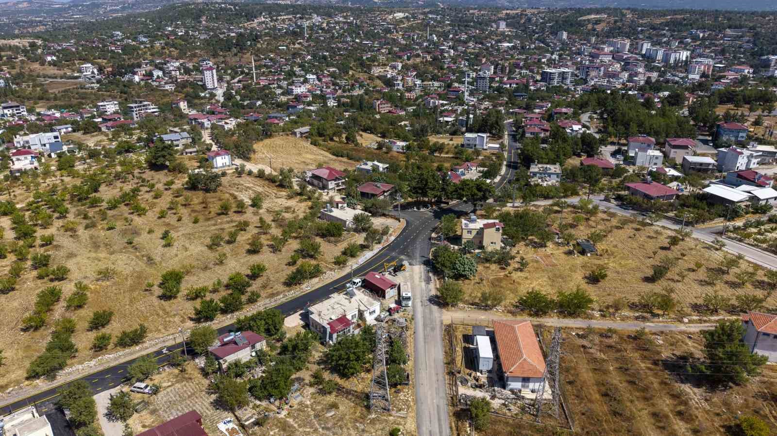 gulnar-da-3-mahalleyi-birbirine-baglayan-yol-yenilendi
