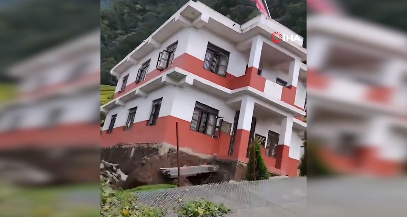 nepal-deki-selde-hukumet-binasinin-nehre-kapildigi-anin-goruntusu-ortaya-cikti