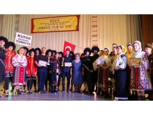Türkiye’yi Temsil Eden Kuşadası Folklor Araştırma Derneği, Romanya’da Şampiyon Oldu