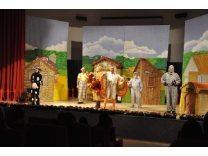 Büyükşehir Tiyatrosu Hem Öğretti Hem Eğlendirdi