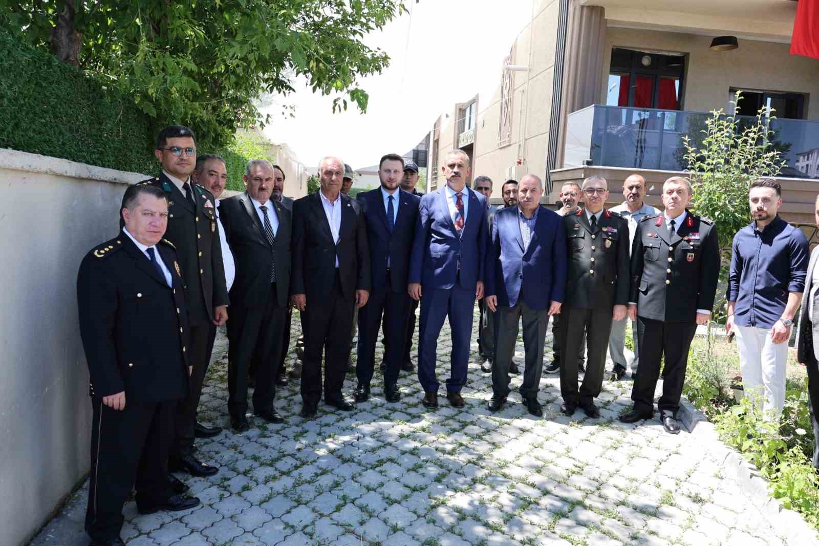 agri-valisi-bozkurt-tan-15-temmuz-gazisi-yusuf-balikci-ya-evinde-ziyaret