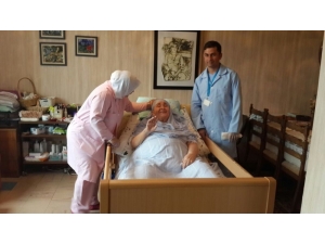 İzmit Belediyesi’nin Evde Bakım Hizmeti Devam Ediyor