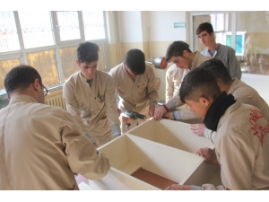 İşçi Öğrenciler, Okula 300 Bin Lira Kazandırdı