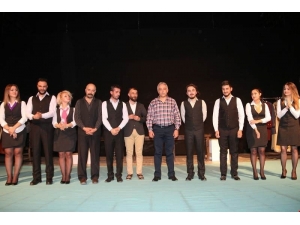 Hakkari’de "Azizname" Oyunu Sahnelendi