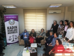 İzmit Belediyesi İle Kocaeli Barosu Kadınlara Haklarını Anlatılıyor