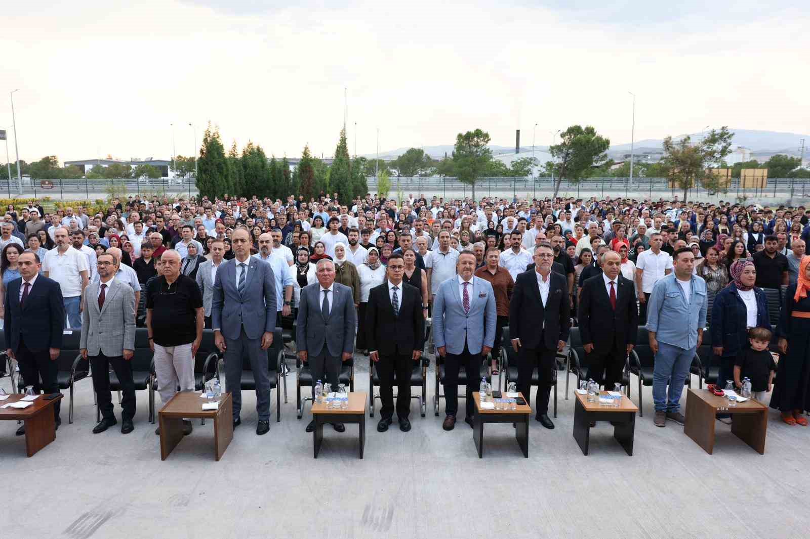 dostek-kolejinde-228-ogrenci-mezuniyet-heyecani-yasadi