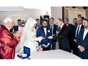 Bakan Özlü, Adıyaman’da Düğün Merasimine Katıldı