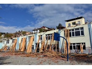 Tosya 50 Yıllık Dumlupınar Ortaokulu Yıkımına Başlandı