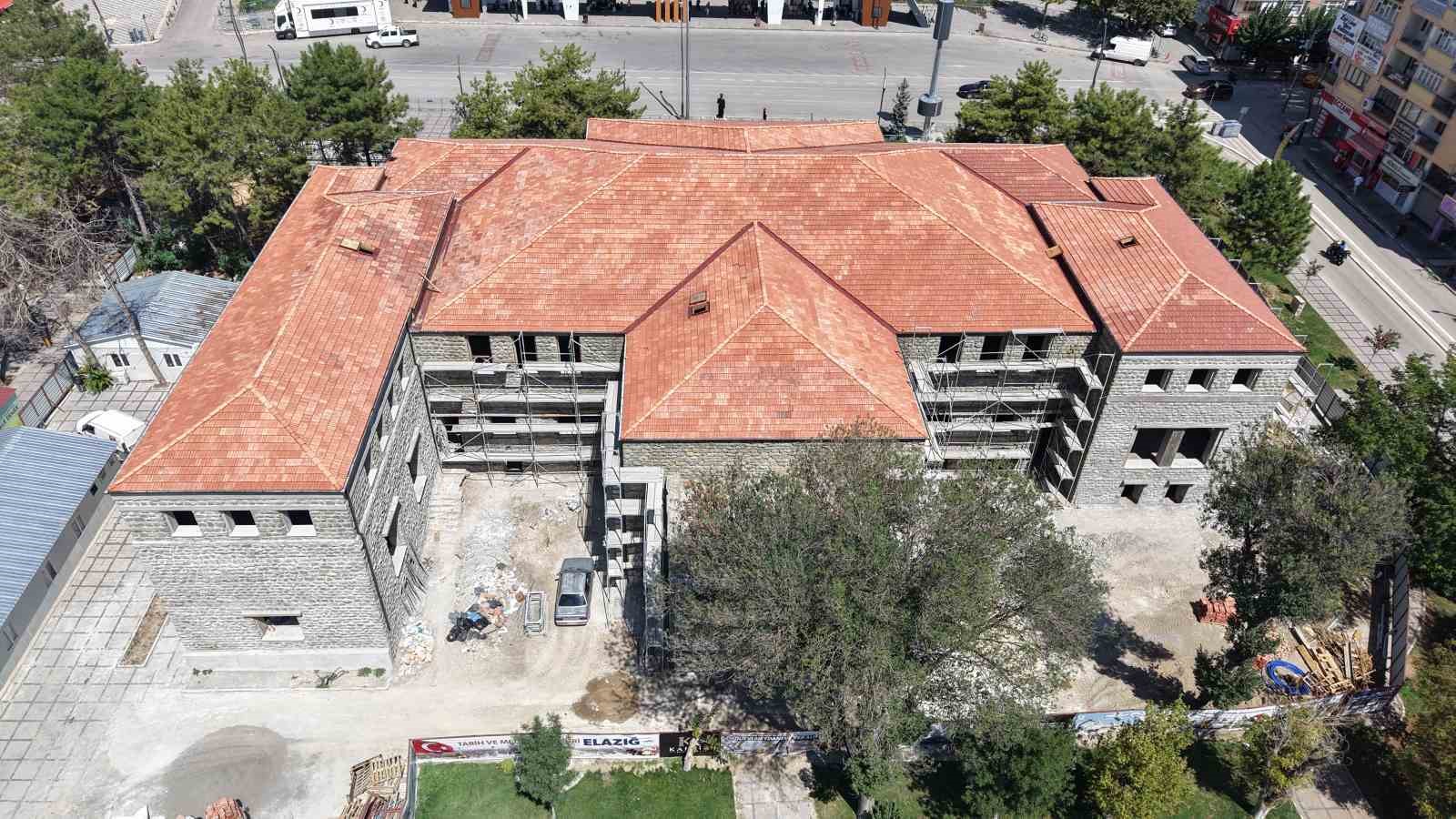 tarihi-ogretmenevinde-restorasyon-calismalari-devam-ediyor