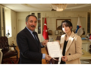 Yök, Aiçü Öğrencilerine Kutlama Mektubu Gönderdi