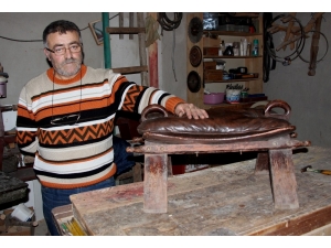 Bu Koltuğa Oturmak Cesaret İster