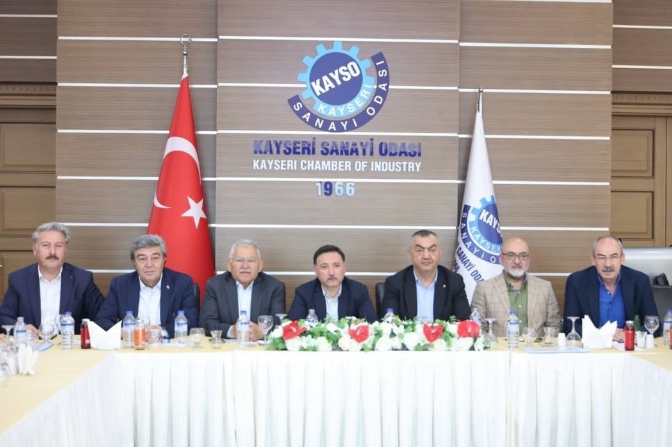 baskan-buyukkilic-kayseri-sanayi-odasi-nda-istisare-toplantisina-katildi