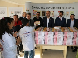 Şanlıurfa’da 5 Bin Konu Anlatımlı Kitap Dağıtıldı