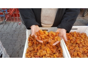 Kayısı Fiyatları Yükseldi Ama Üretici Kar Yapamadı