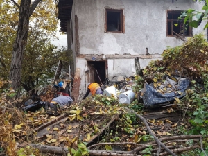 Çöp Evden 10 Kamyon Dolusu Çöp Çıktı