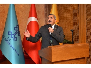 “Cam Negatiflerde İstanbul’un İzleri: İmparatorluktan Cumhuriyete” Sergisi Ziyaretçilerini Bekliyor