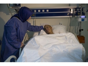 Bakan Kaya, Ellerini Kaybeden Ağrılı Ramazan’ı Ziyaret Etti