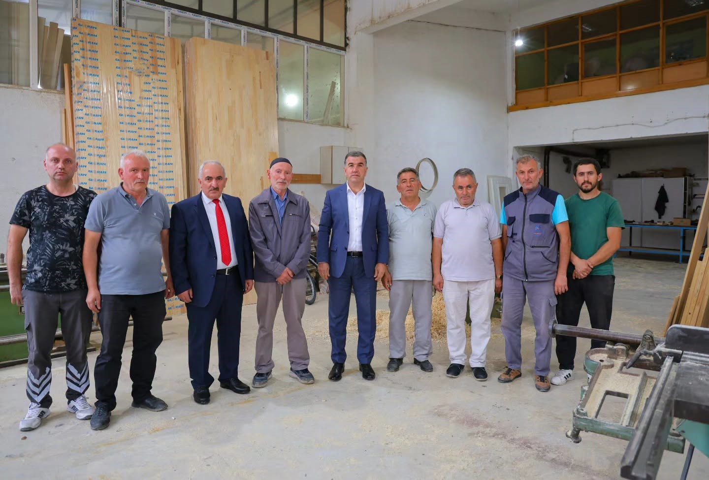 vali-eldivan-sanayi-sitesindeki-esnafla-bir-araya-geldi
