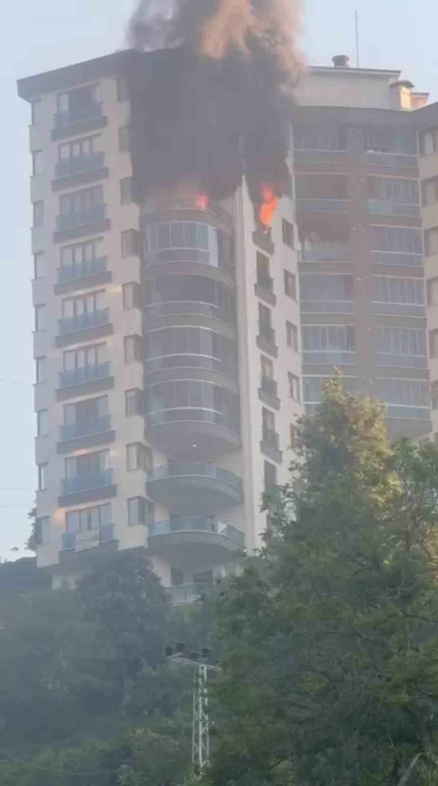 rize-de-yangin-cikan-ev-kullanilamaz-hale-geldi