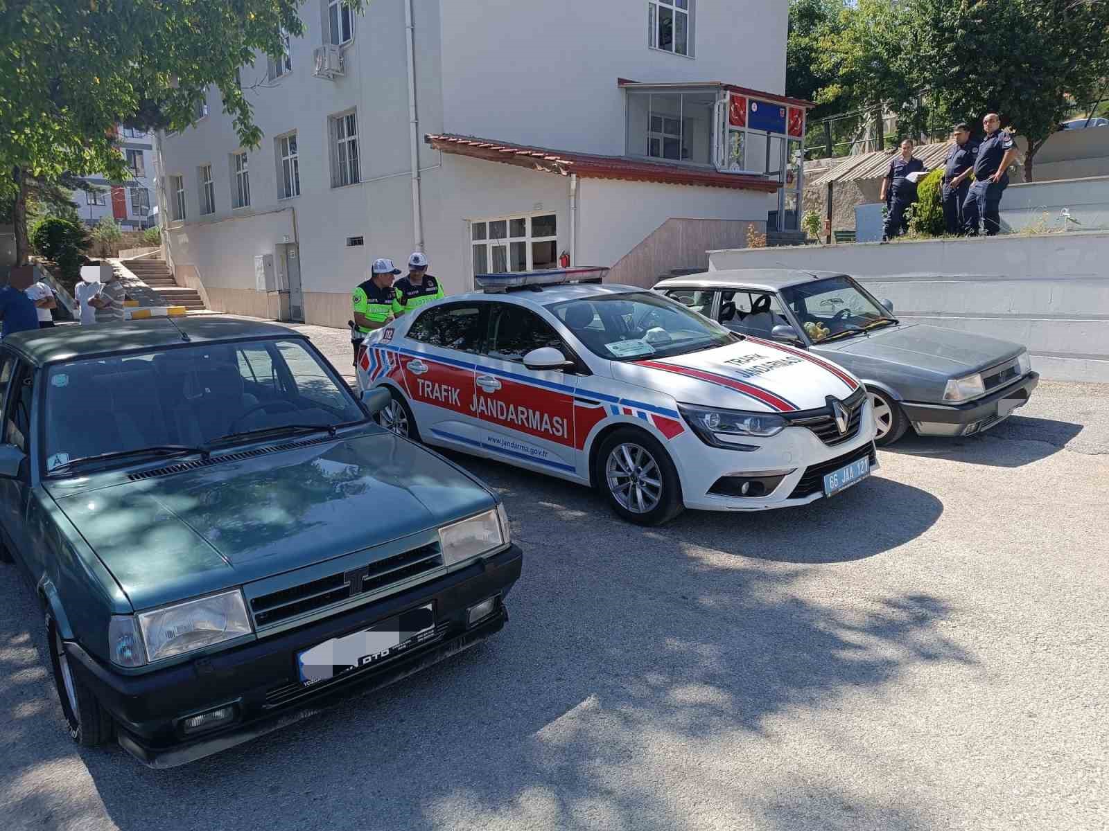sosyal-medya-paylasimlari-ele-verdi-drift-atan-suruculere-toplam-560-bin-lira-ceza-kesildi