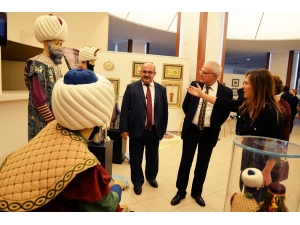 Üniversitede Göz Kamaştıran Sergi