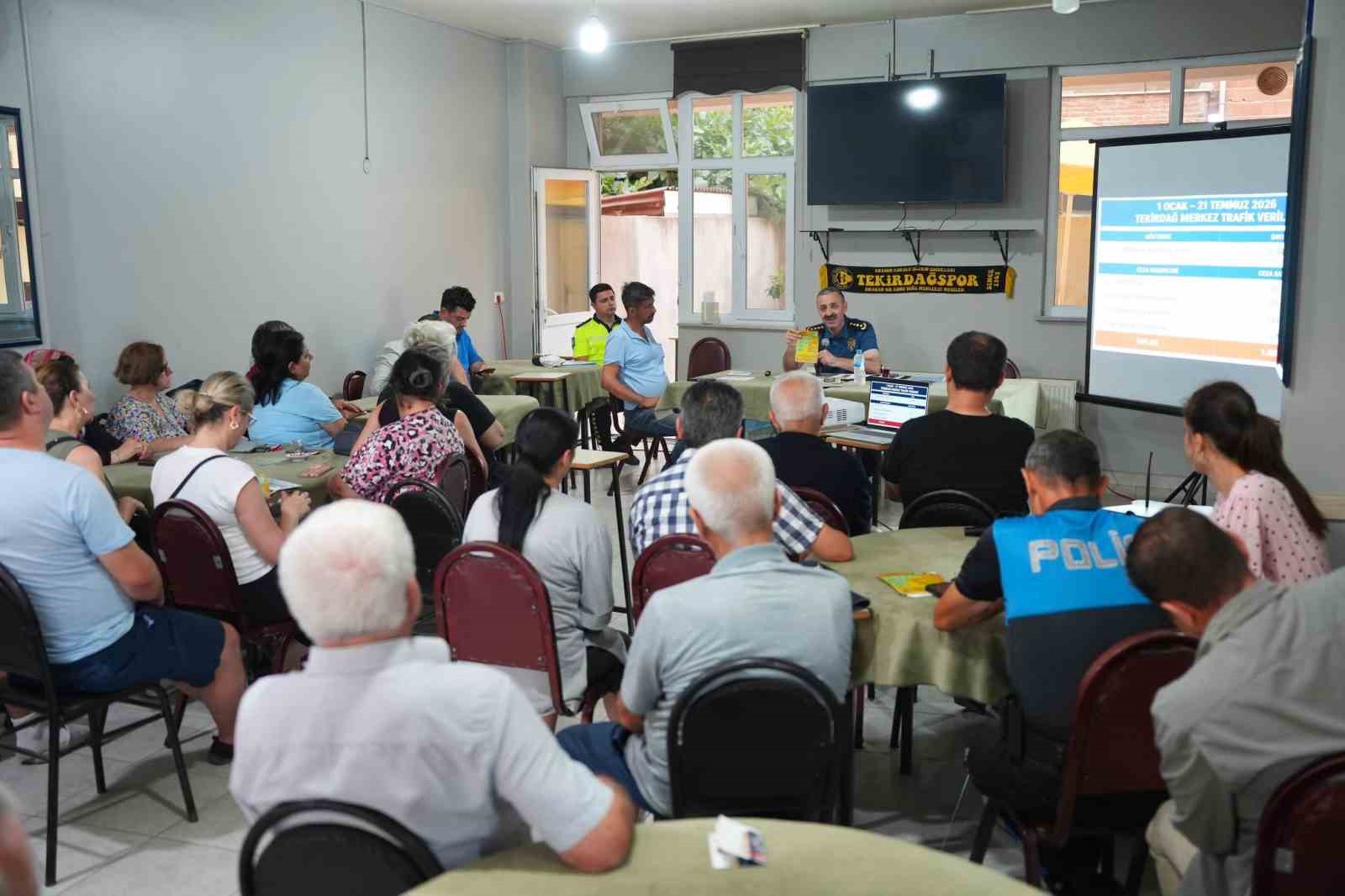 tekirdag-emniyeti-aydogdu-mahallesi-nde-vatandaslarla-bulustu