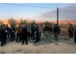 Sulakyurtlular Dört Koldan Yol Yapıyor