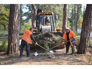 Bafra’da Mezarlıklara Bakım Ve Temizlik