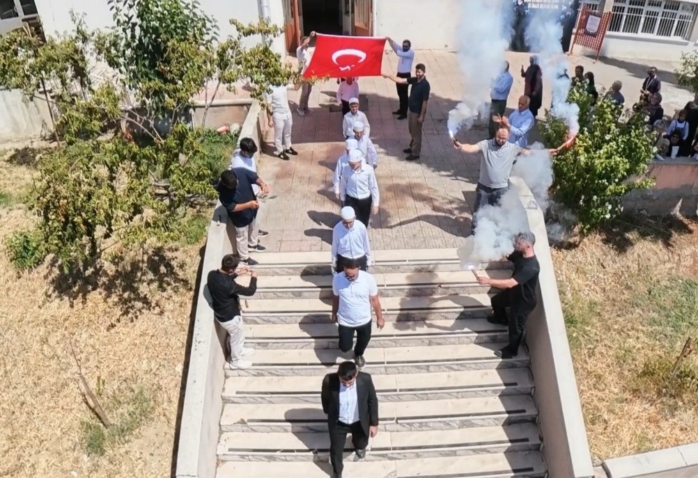 boyabat-ta-hafizlarin-mezuniyet-sevinci
