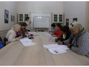 Konak Belediyesinden Yabancılara Ücretsiz Türkçe Kursu