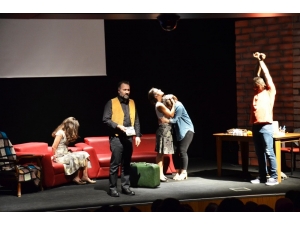 Tiyatro Frankfurt Türkiye’de İlk Kez Bozüyük’te Sahne Aldı